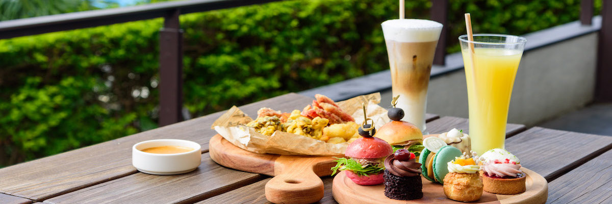 墾丁的華泰瑞苑─MU LOUNGE，點上一份輕食、飲品，感受時間的流動，享受與自然融為一體的美妙經驗。