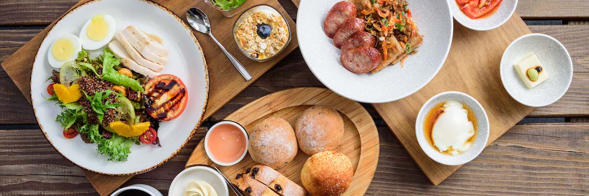 墾丁的華泰瑞苑─MU LOUNGE，點上一份輕食、飲品，感受時間的流動，享受與自然融為一體的美妙經驗。
